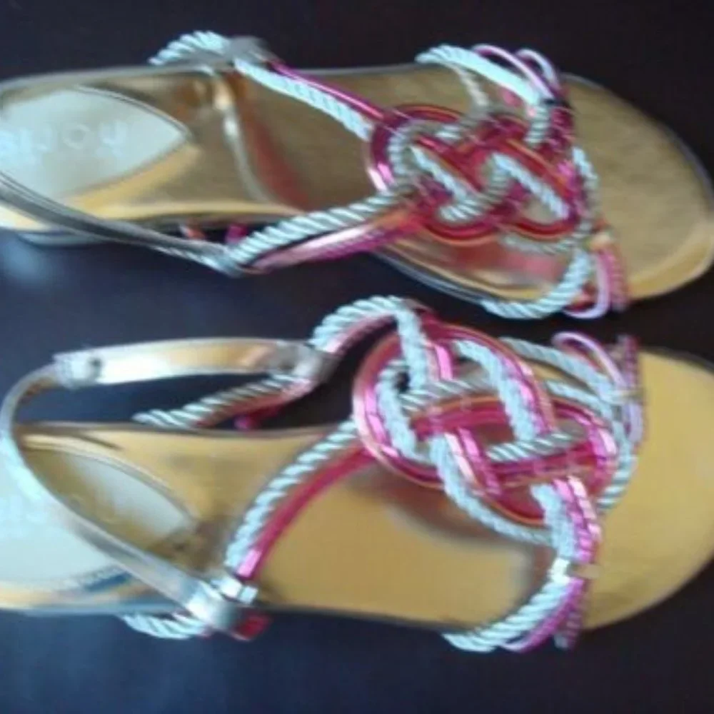 NWB CORAL METALLIC SANDALS SIZE 11M